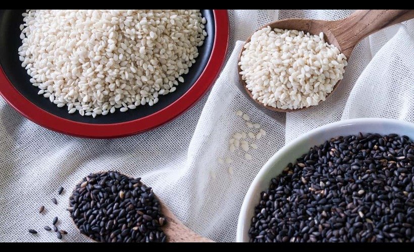 White and Black Sesame seeds